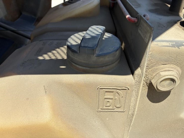 2009-caterpillar-cb24-image-21