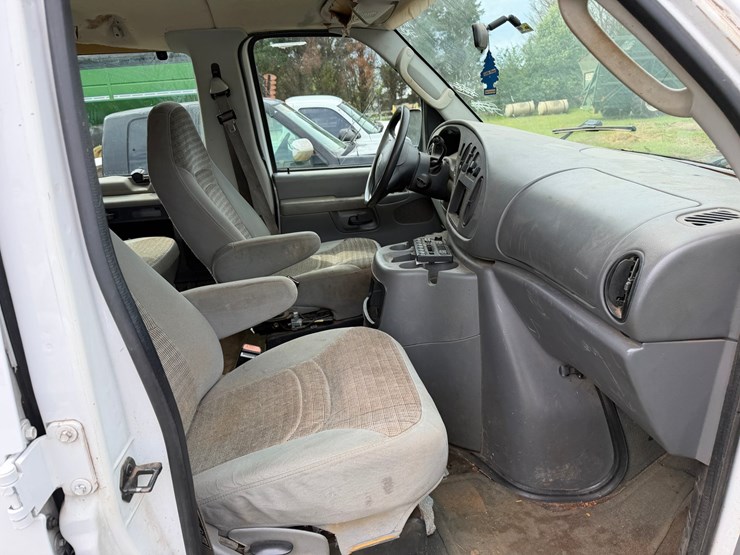 2003-ford-e350-image-14