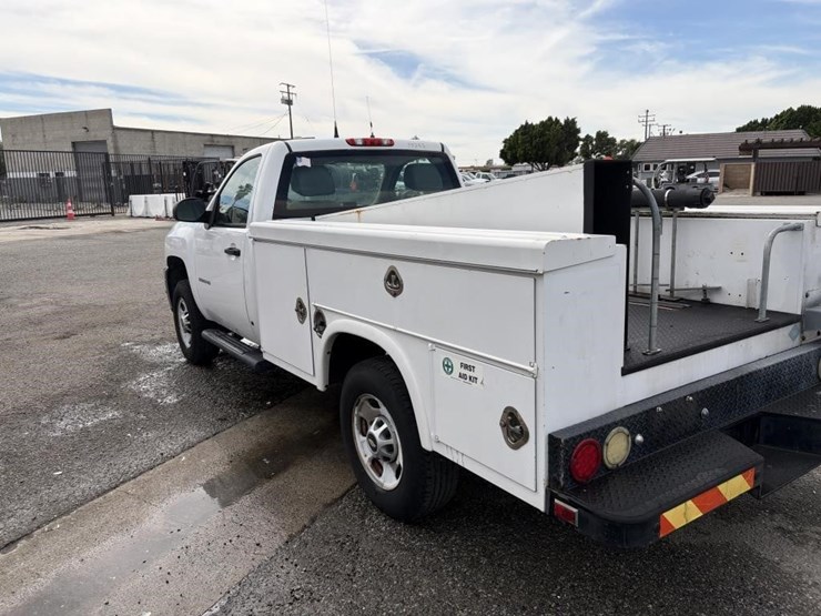 2011-chevrolet-2500-image-4