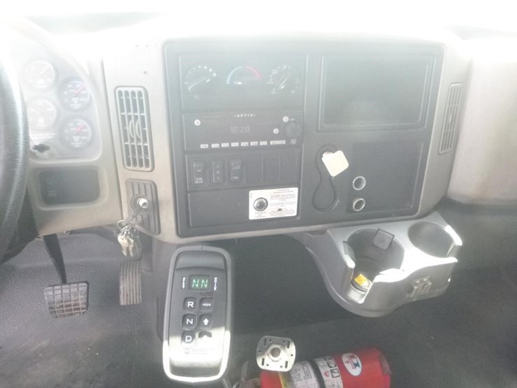 2009-international-7400-image-19