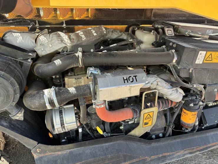 2015-jcb-525-image-22