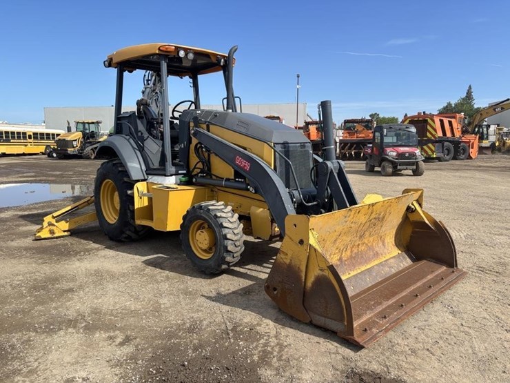 2019-deere-310l-ep-image-2