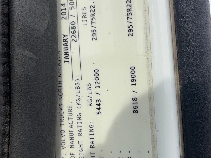 2015-volvo-vnl-semi-image-28