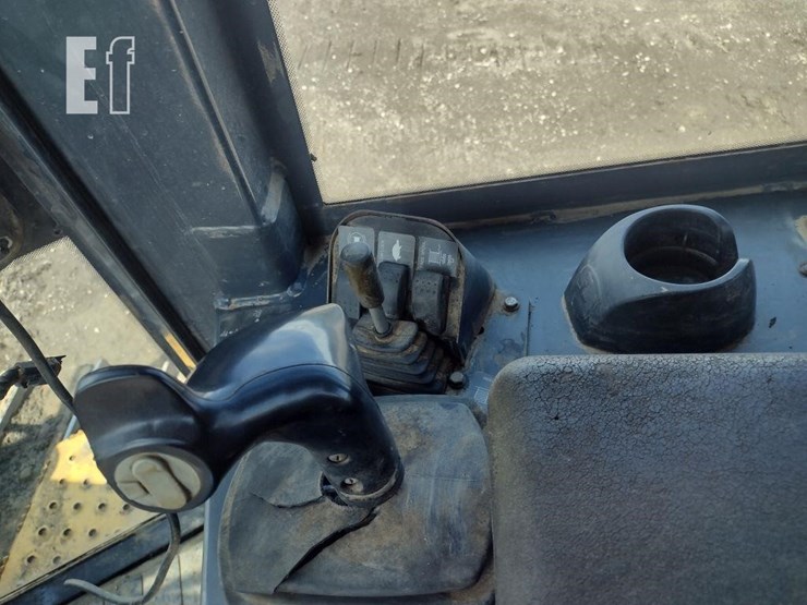 2008-deere-750j-lt-image-8