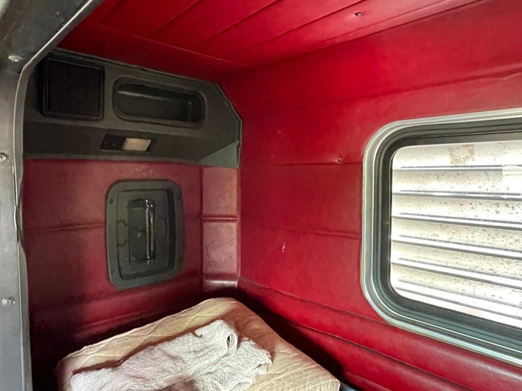 1976-peterbilt-359-image-120