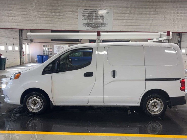 2021-nissan-nv200-image-2