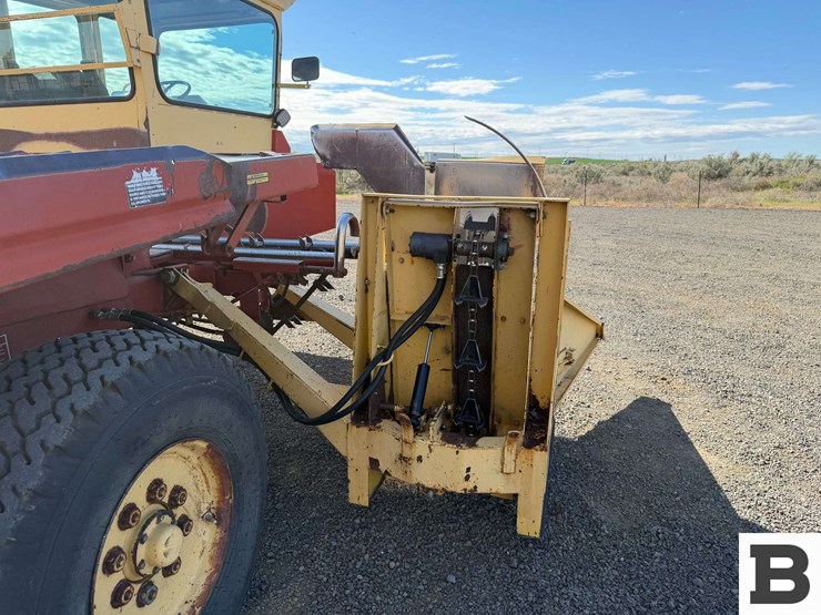 new-holland-1085-image-58