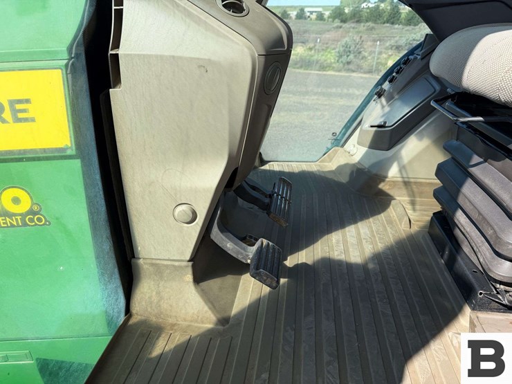 2021-john-deere-7r-210-image-73