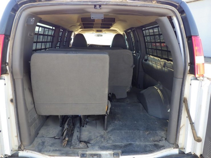 2015-chevrolet-express-3500-image-8