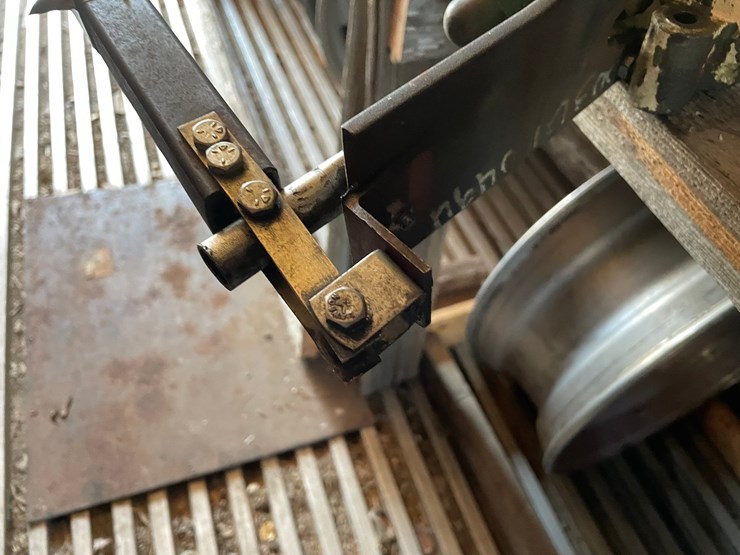 #10442-•-single-hydraulic-valve-image-9