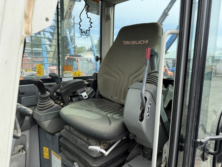 2016-takeuchi-tb280fr-image-42