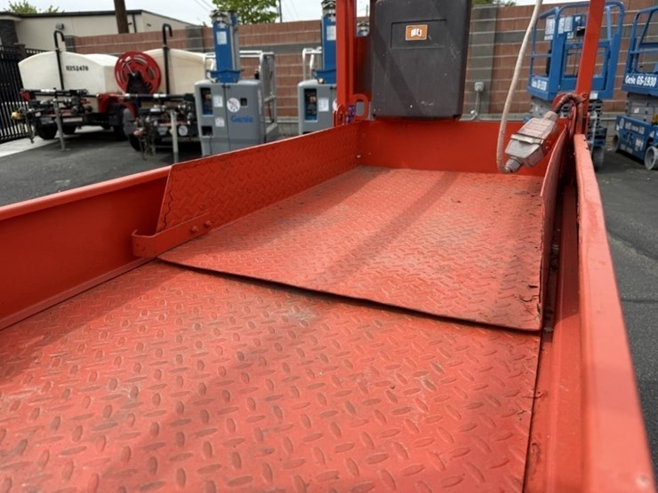 2013-skyjack-sjiii3219-image-23