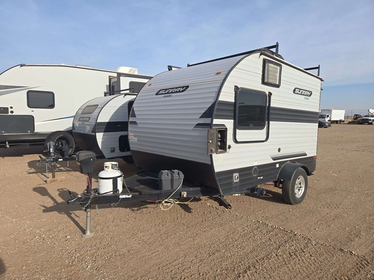2022-sunray-travel-trailer-image-1