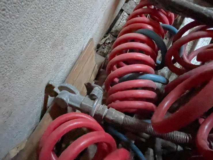#10421-•-assorted-semi-tractor-air-lines-image-8