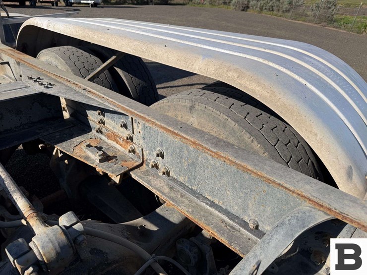 1998-international-f-4900-cab-&-chassis-truck-image-25