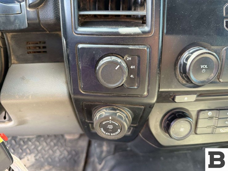 2016-ford-f150-image-32