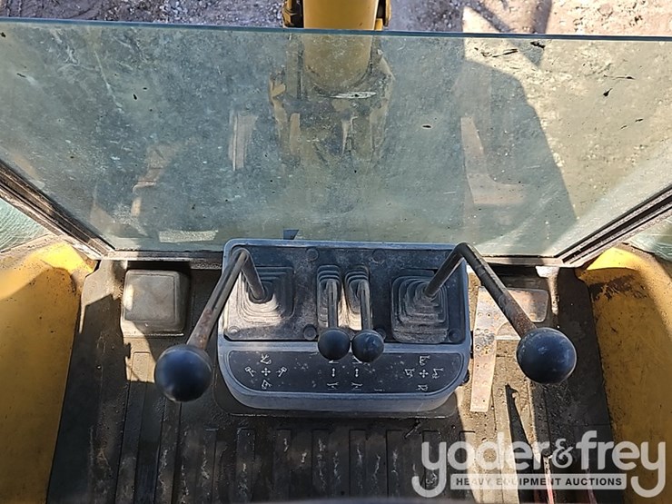 caterpillar-426c-image-23