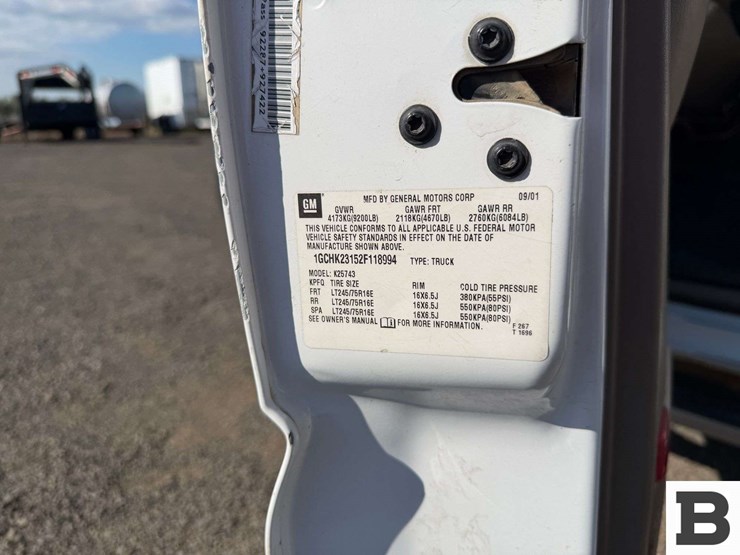 2002-chevrolet-silverado-2500hd-image-38