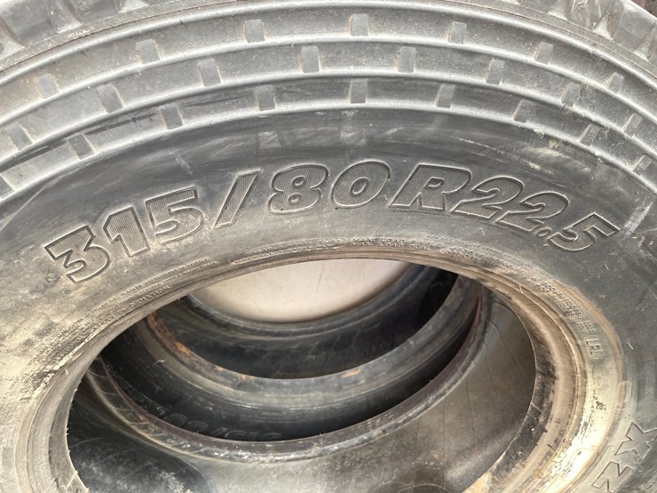 #10385-•-(2)-michelin-315/80r22.5-tires-image-5