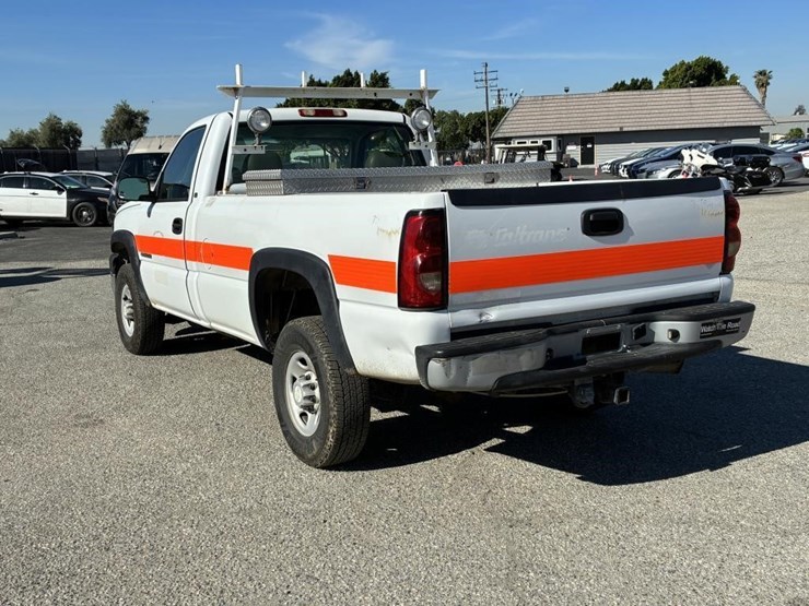 2005-chevrolet-silverado-2500-image-4