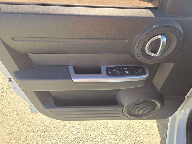 2011-dodge-nitro-image-11