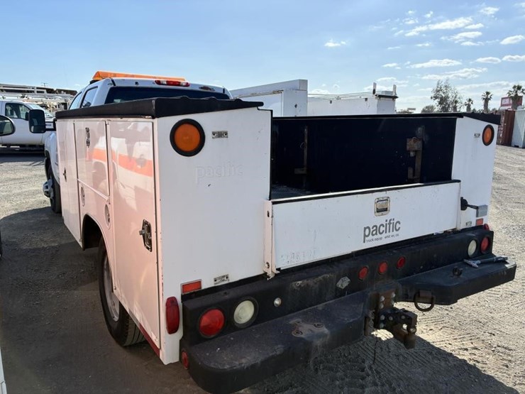 2012-chevrolet-silverado-3500-image-4