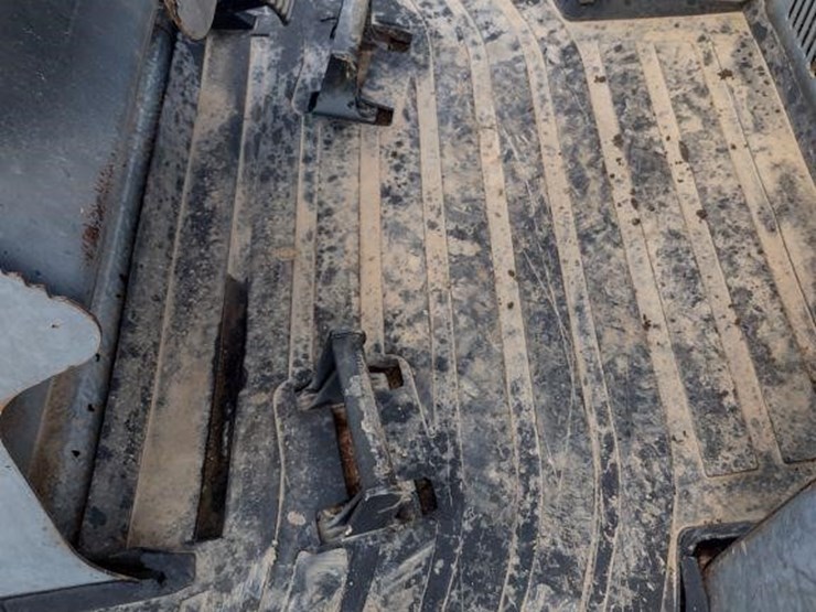 2004-deere-550j-lt-image-12