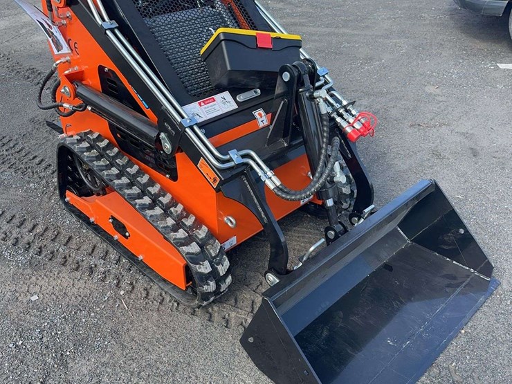 2026-future-ft36c-mini-skid-steer-image-3