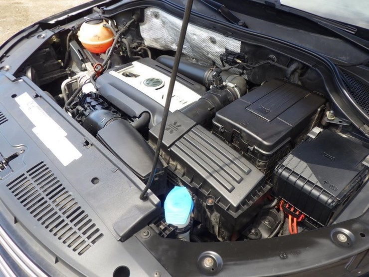 2012-volkswagen-tiguan-image-10