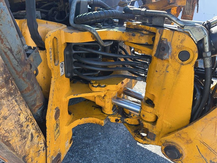 2012-jcb-3cx-image-17