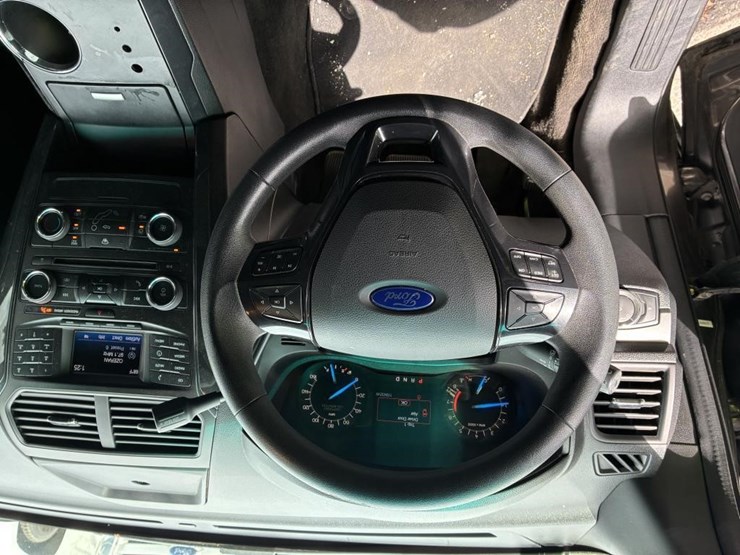 2016-ford-explorer-image-13