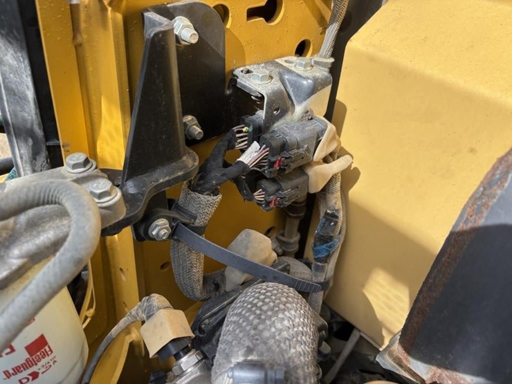 2019-deere-310l-ep-image-57
