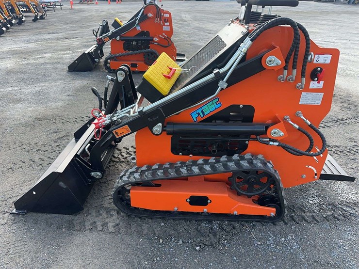 2026-future-ft36c-mini-skid-steer-image-8