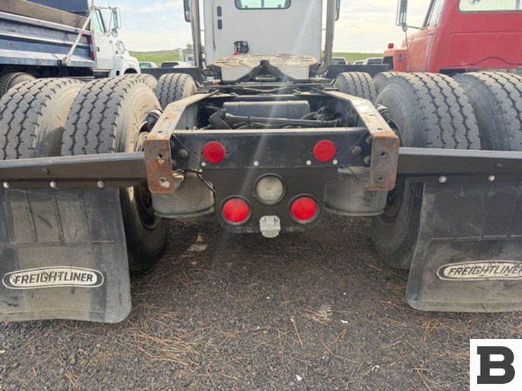 2012-freightliner-coronado-sd-tractor-truck-image-79