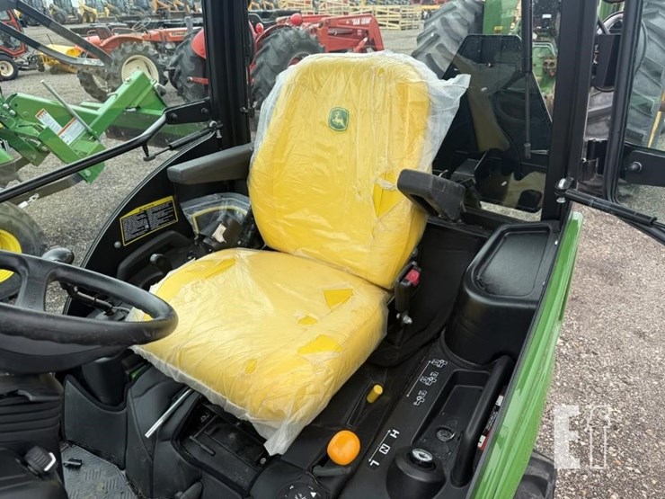 2021-john-deere-1025r-image-24