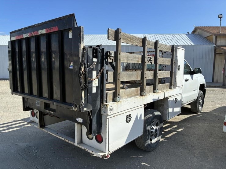 2015-chevrolet-silverado-2500-image-3