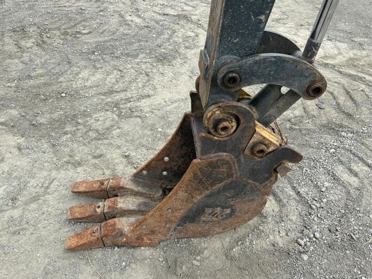 2023-deere-17g-image-8