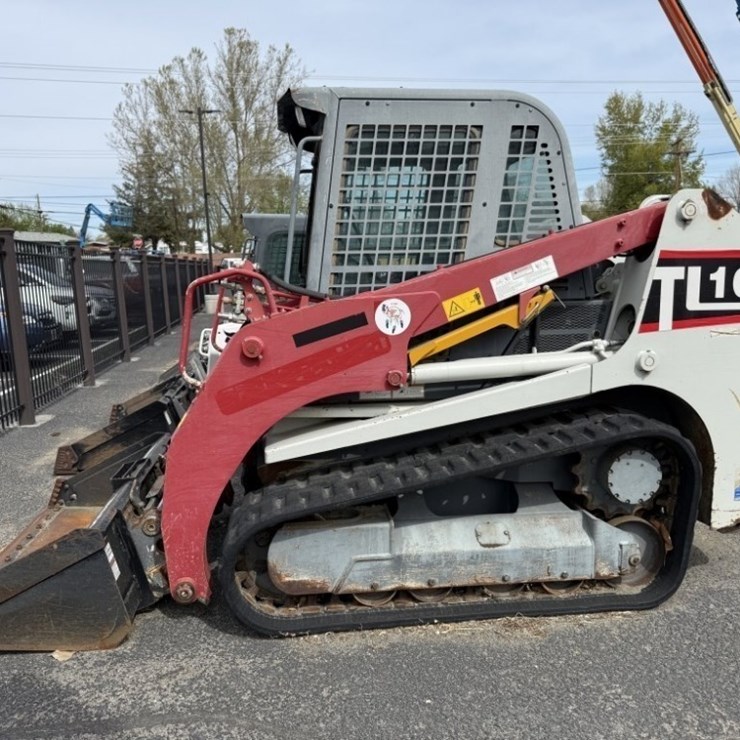 2016 Takeuchi TL10CR Compact Track Loader
