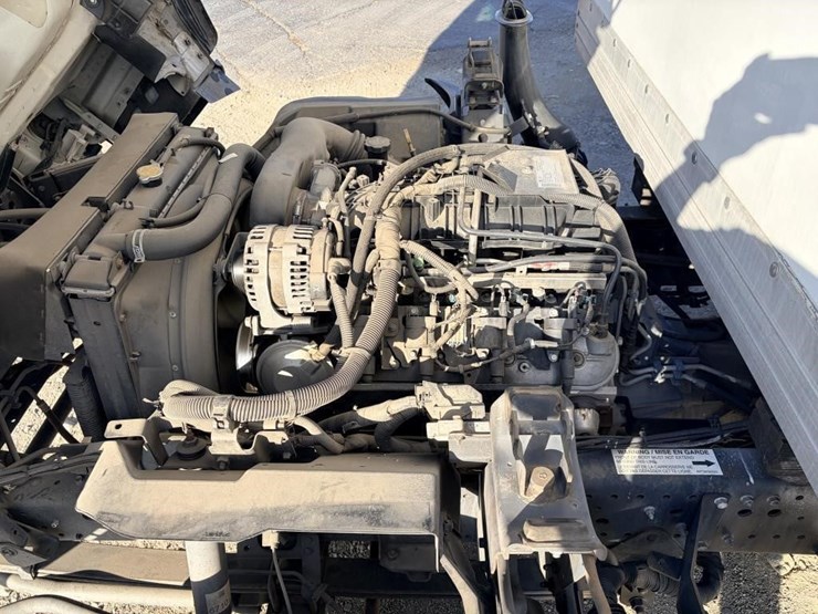 2015-isuzu-npr-image-11