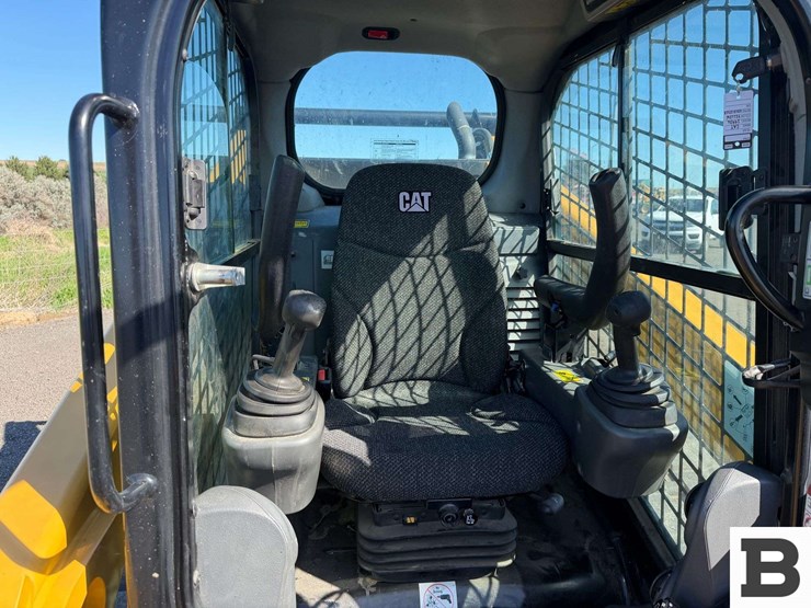 2017-caterpillar-299d2-image-45