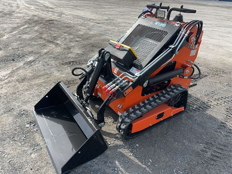2026-future-ft36c-mini-skid-steer-image-1