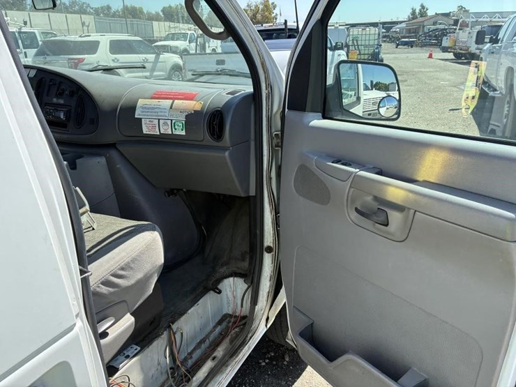 2002-ford-e350-image-10