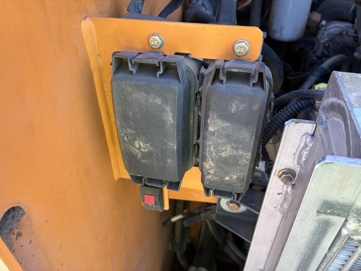 2012-mustang-2100rt-image-19