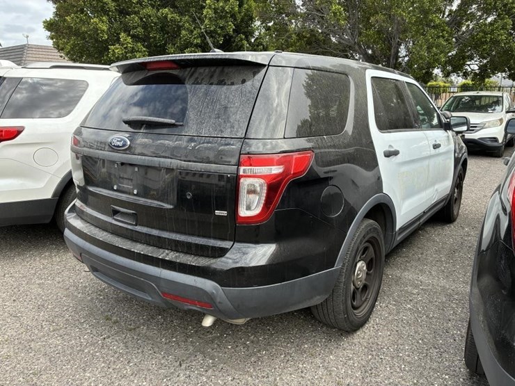2015-ford-explorer-police-interceptor-image-3