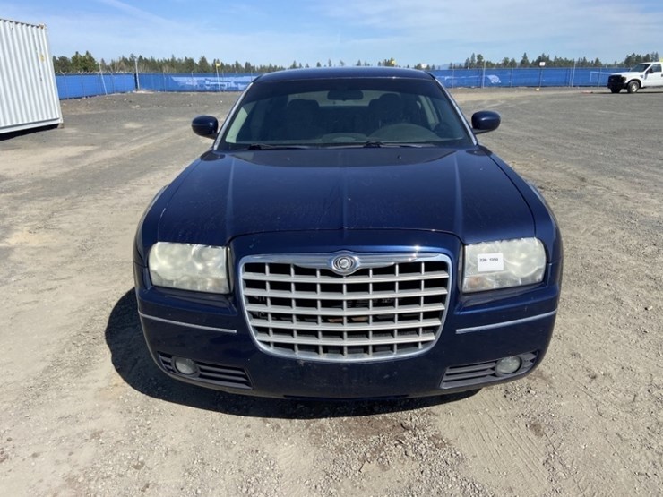 2006-chrysler-300-sedan-image-8