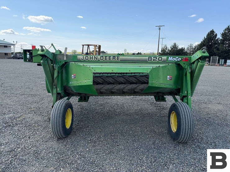 john-deere-820-image-3