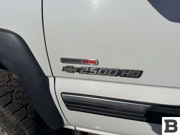 2002-chevrolet-silverado-2500hd-image-12