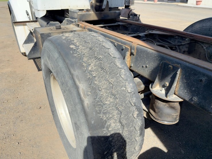 2002-kenworth-t800-image-16