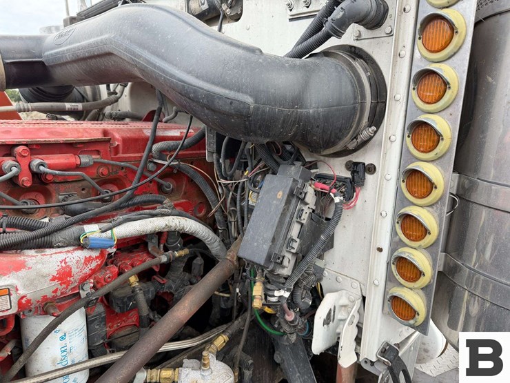 2013-peterbilt-388-image-47