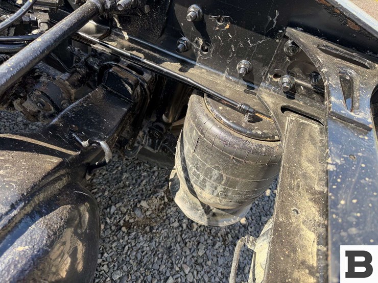 2012-freightliner-cascadia-125-image-30